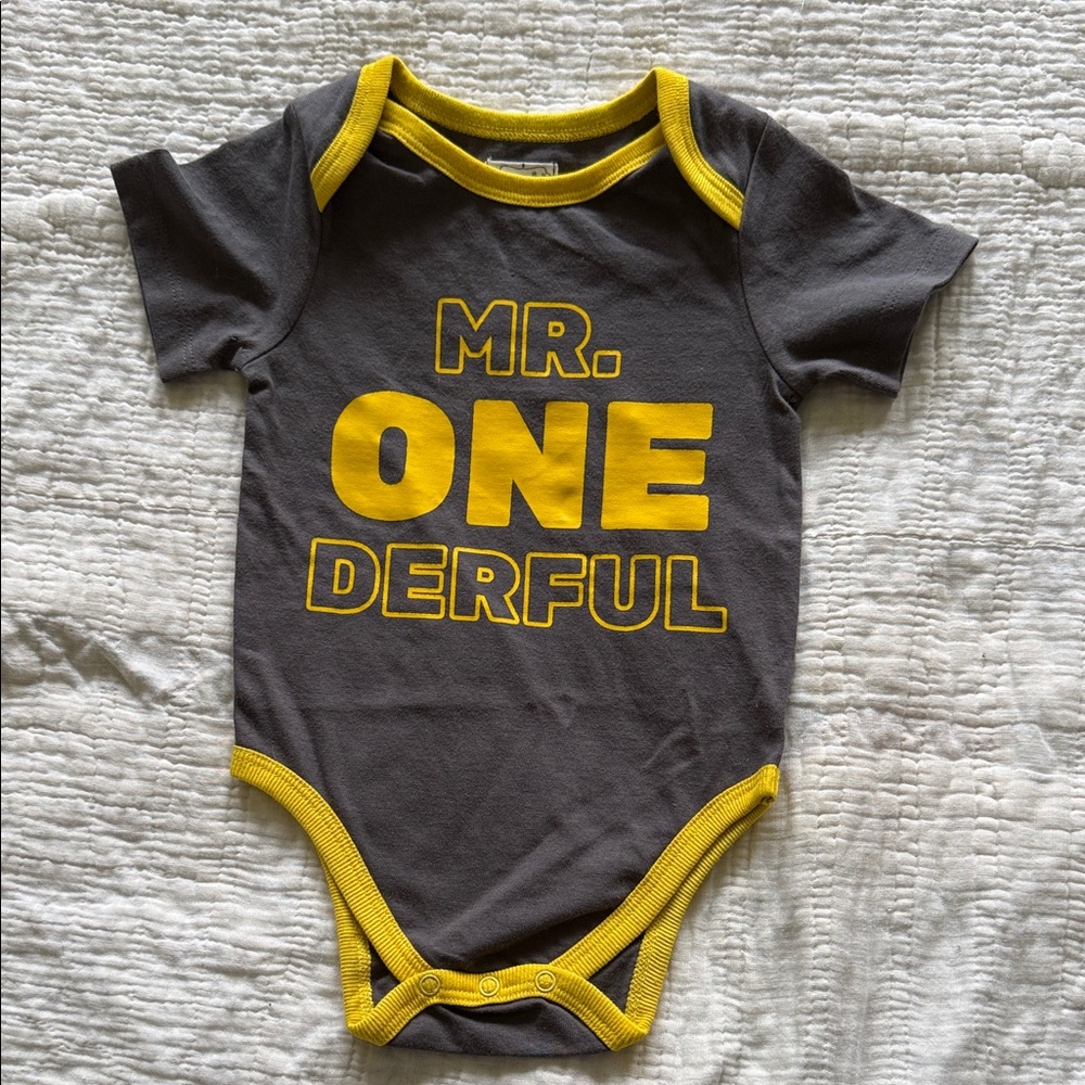 Mud Pie Gray & Yellow "Mr. One Derful" Baby Bodysuit sz 12 month